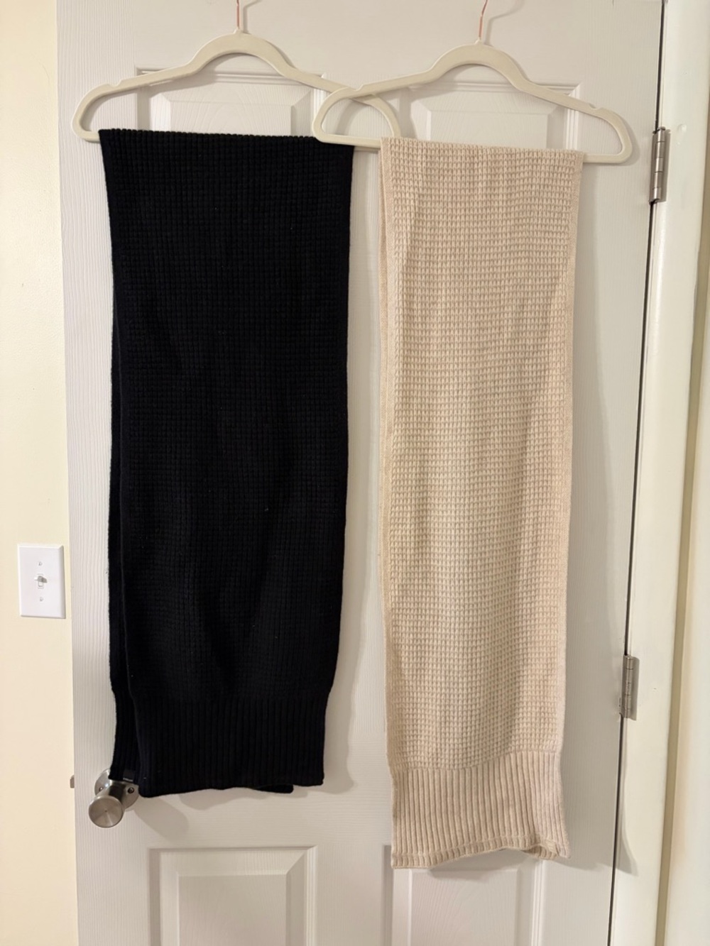 Everlane Wool Black & Cream Ribbed Knit Scarves
